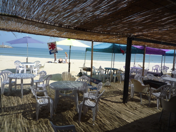 志賀島海水浴場といえば海の家福助のテラス席