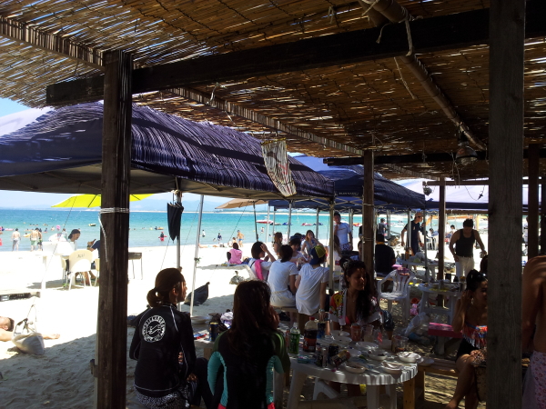 志賀島の海の家福助のテラス席のお客様